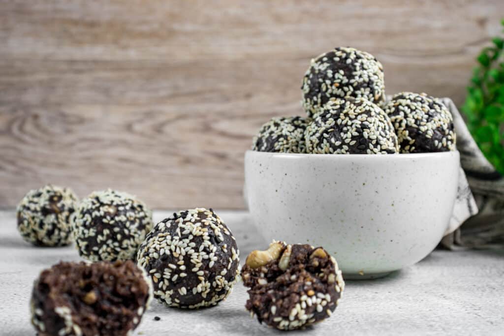 healthy-chocolate-bliss-ball-snacks