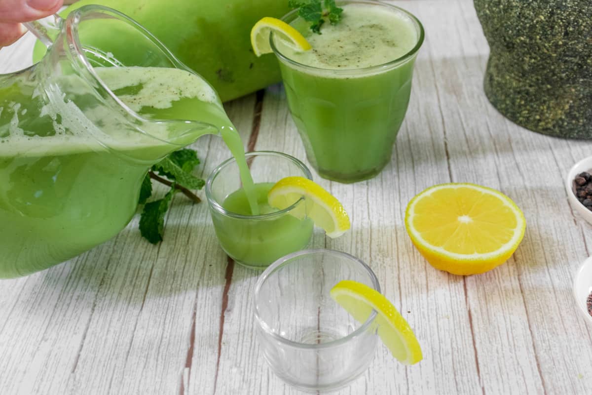 pouring-a-shot-of-wax-gourd-juice