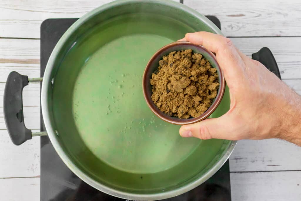 adding-sugar-to-malva-juice