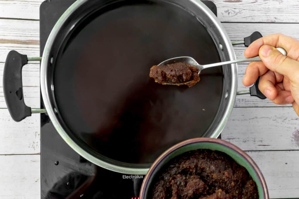 adding-malva-pulp-to-juice