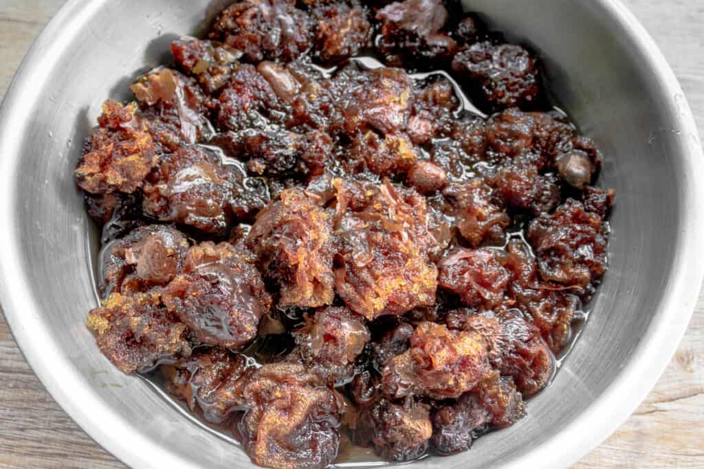 malva-nuts-absorbing-water