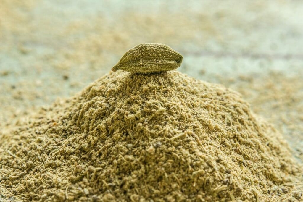 green-cardamom-powder