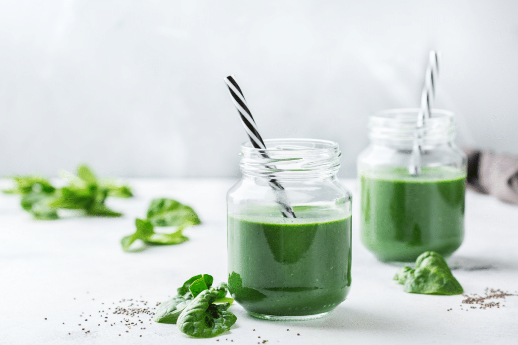 spirulina-smoothies-in-a-glass